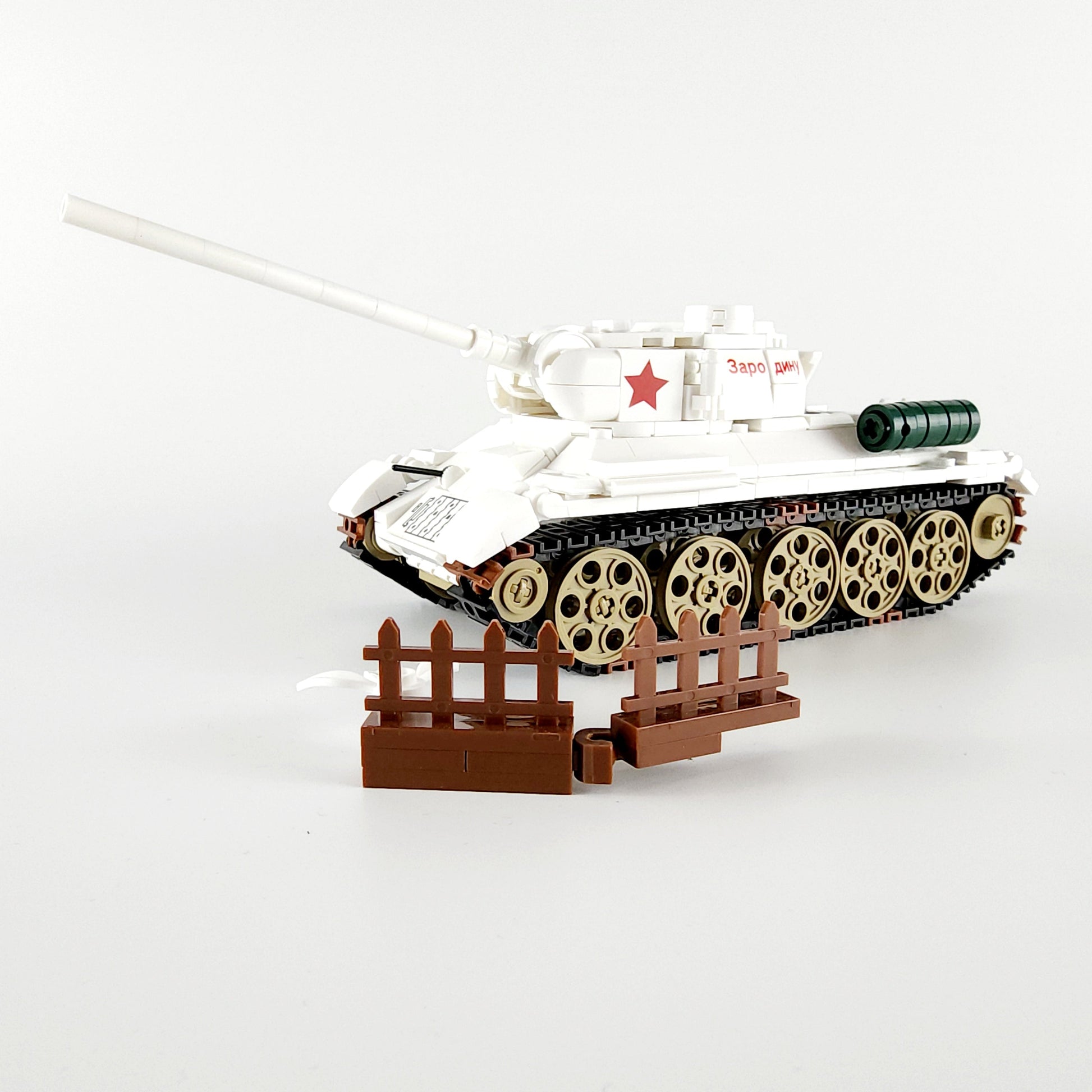WW2 Soviet T-34-85 (Winter Camo)1