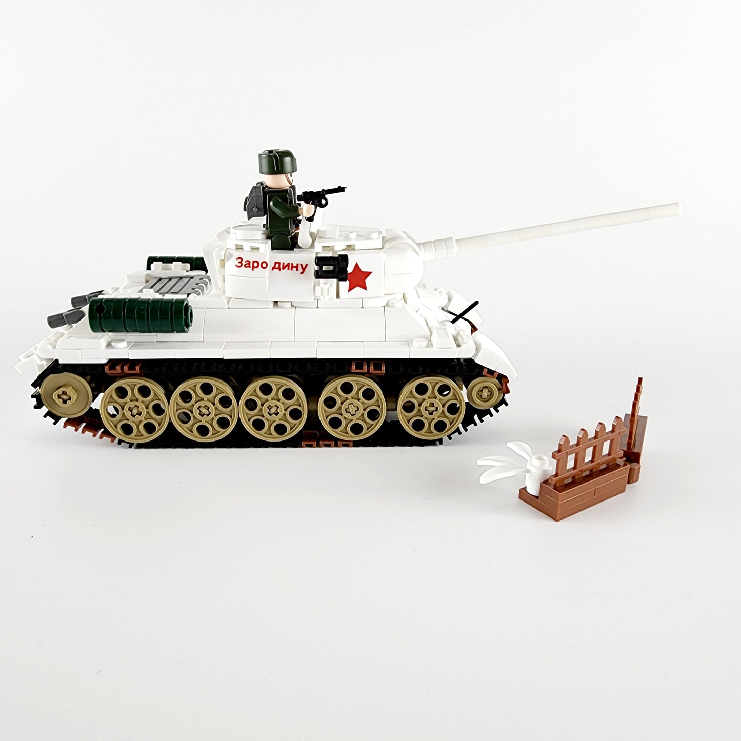 WW2 Soviet T-34-85 (Winter Camo)3