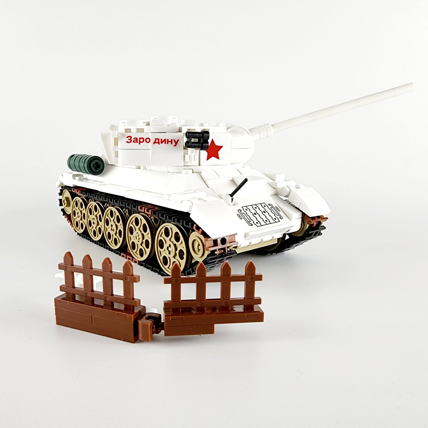 WW2 Soviet T-34-85 (Winter Camo)5