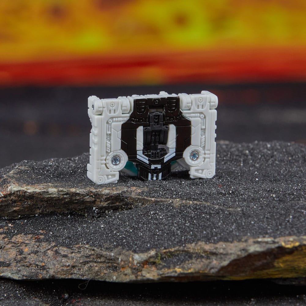 Transformers Generations Legacy United Leader Class Action Figure Star Raider Thundertron 18cm17