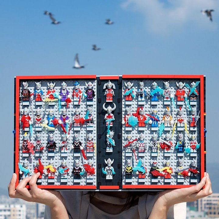 HEROBOOK - Stunning Hero Themed Display • Hidden Book Design • Opens to Reveal Hero Figure