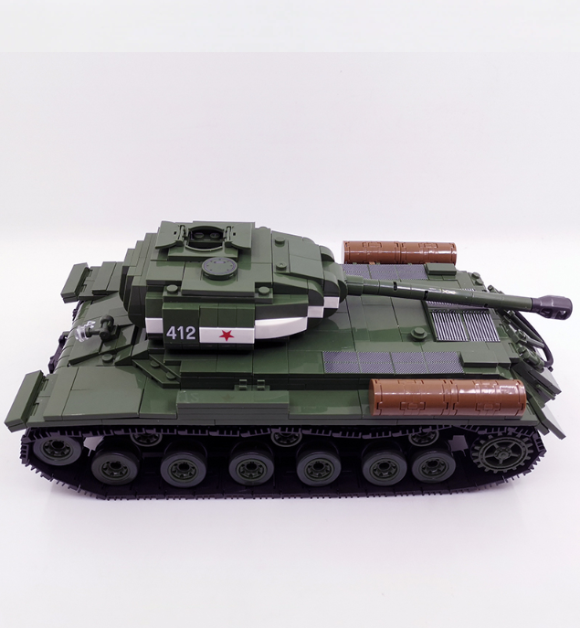 WW2 Soviet Heavy Tank IS-2M8